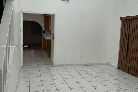 Casa en alquiler en Miami, Florida, 4 dormitorios, 236.25 m2 № 2009169 - foto 3