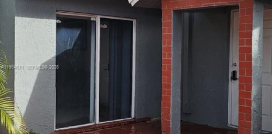 Casa en Miami, Florida 4 dormitorios, 236.25 m2 № 2009169