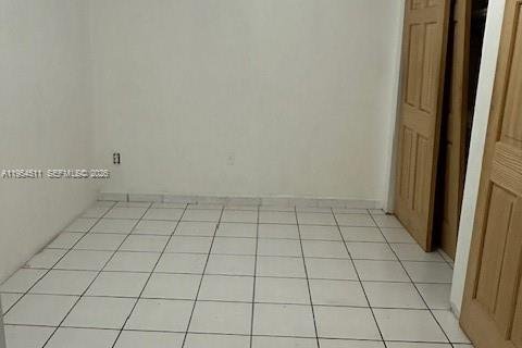 Casa en alquiler en Miami, Florida, 4 dormitorios, 236.25 m2 № 2009169 - foto 10