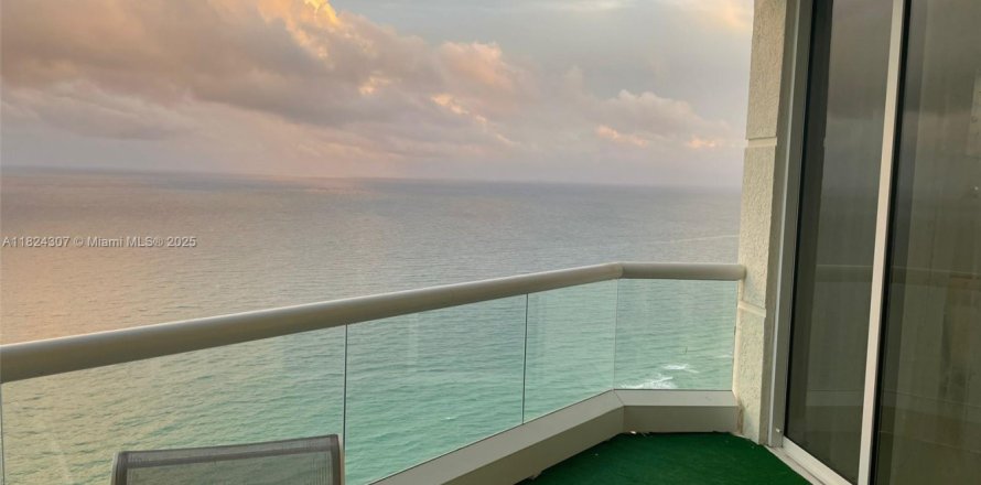 Condo à Sunny Isles Beach, Floride, 3 chambres № 1791068