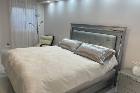 Copropriété à louer à Sunny Isles Beach, Floride: 3 chambres, 205.69 m2 № 1791068 - photo 17