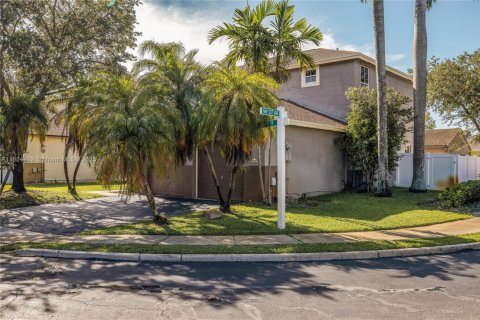 Villa ou maison à vendre à Pembroke Pines, Floride: 3 chambres, 171.68 m2 № 1790527 - photo 9