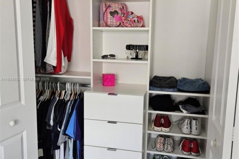 Casa en venta en Miami, Florida, 3 dormitorios, 159.98 m2 № 1993651 - foto 15