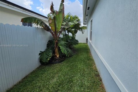 Casa en venta en Miami, Florida, 3 dormitorios, 159.98 m2 № 1993651 - foto 23