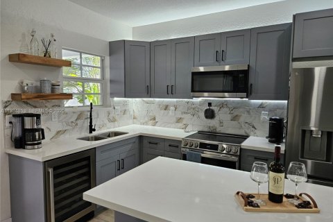 Casa en venta en Miami, Florida, 3 dormitorios, 159.98 m2 № 1993651 - foto 8