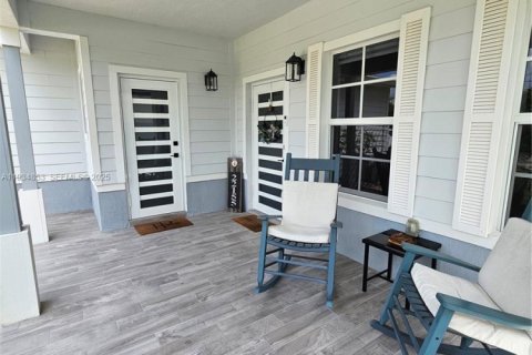 Casa en venta en Miami, Florida, 3 dormitorios, 159.98 m2 № 1993651 - foto 2