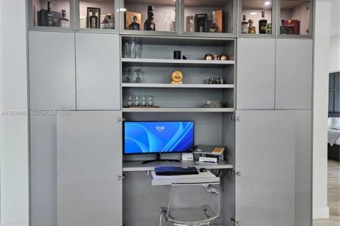 Casa en venta en Miami, Florida, 3 dormitorios, 159.98 m2 № 1993651 - foto 5