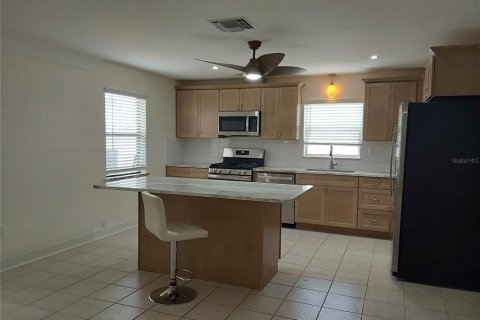 Casa en alquiler en Saint Petersburg, Florida, 2 dormitorios, 139.35 m2 № 1833082 - foto 15