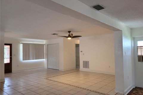 Casa en alquiler en Saint Petersburg, Florida, 2 dormitorios, 139.35 m2 № 1833082 - foto 4