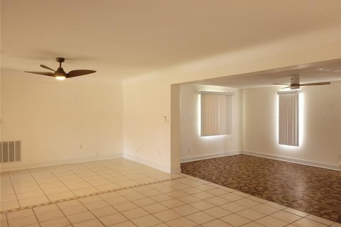 Casa en alquiler en Saint Petersburg, Florida, 2 dormitorios, 139.35 m2 № 1833082 - foto 8