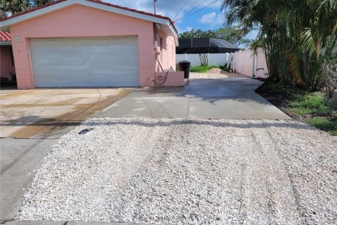 Casa en alquiler en Saint Petersburg, Florida, 2 dormitorios, 139.35 m2 № 1833082 - foto 3