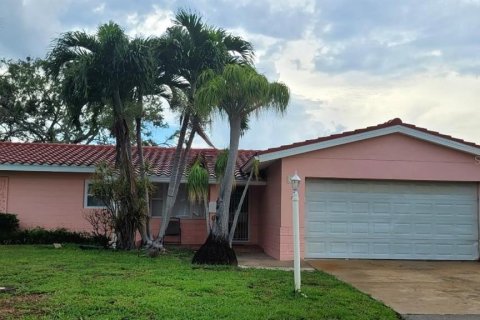 Casa en alquiler en Saint Petersburg, Florida, 2 dormitorios, 139.35 m2 № 1833082 - foto 1