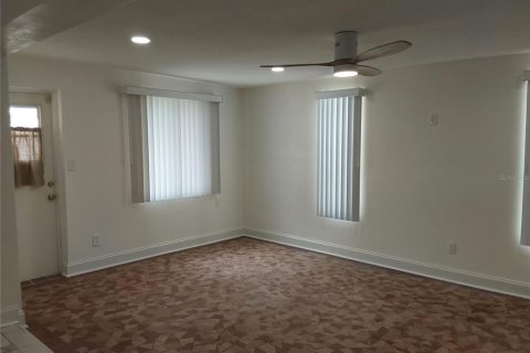 Casa en alquiler en Saint Petersburg, Florida, 2 dormitorios, 139.35 m2 № 1833082 - foto 12