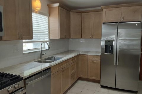 Casa en alquiler en Saint Petersburg, Florida, 2 dormitorios, 139.35 m2 № 1833082 - foto 18