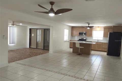 Casa en alquiler en Saint Petersburg, Florida, 2 dormitorios, 139.35 m2 № 1833082 - foto 13