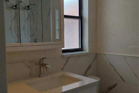 Casa en alquiler en Saint Petersburg, Florida, 2 dormitorios, 139.35 m2 № 1833082 - foto 24