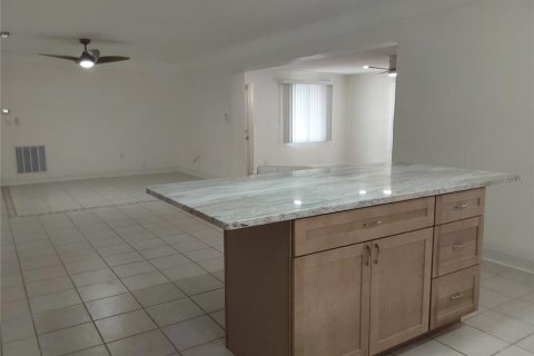 Casa en alquiler en Saint Petersburg, Florida, 2 dormitorios, 139.35 m2 № 1833082 - foto 16