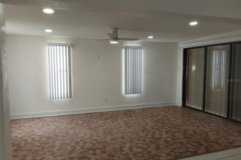 Casa en alquiler en Saint Petersburg, Florida, 2 dormitorios, 139.35 m2 № 1833082 - foto 11