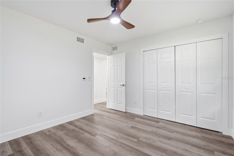 House in Tampa, Florida 4 bedrooms, 130.71 sq.m. № 2330953 - photo 16