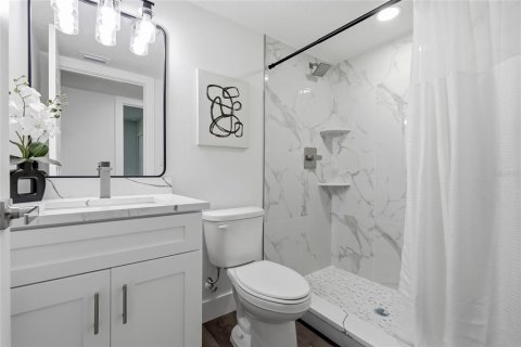 House in Tampa, Florida 4 bedrooms, 130.71 sq.m. № 2330953 - photo 17
