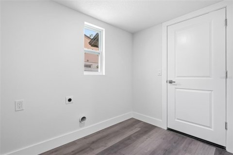 House in Tampa, Florida 4 bedrooms, 130.71 sq.m. № 2330953 - photo 18
