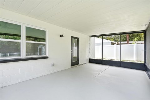 House in Tampa, Florida 4 bedrooms, 130.71 sq.m. № 2330953 - photo 28