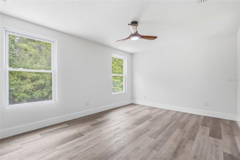 House in Tampa, Florida 4 bedrooms, 130.71 sq.m. № 2330953 - photo 20