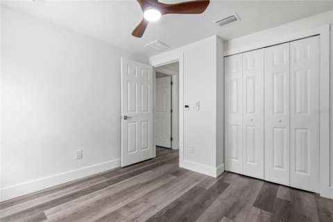House in Tampa, Florida 4 bedrooms, 130.71 sq.m. № 2330953 - photo 26