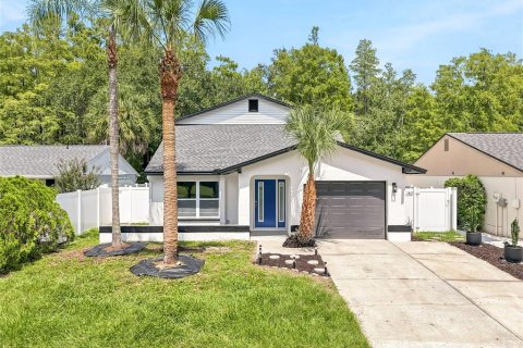 House in Tampa, Florida 4 bedrooms, 130.71 sq.m. № 2330953 - photo 3