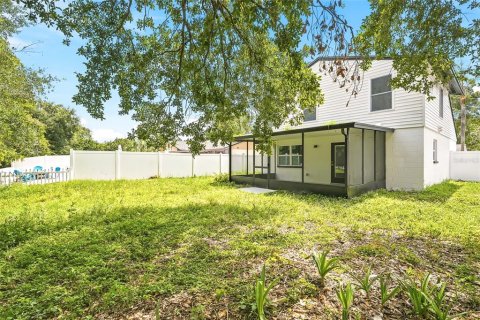 House in Tampa, Florida 4 bedrooms, 130.71 sq.m. № 2330953 - photo 30