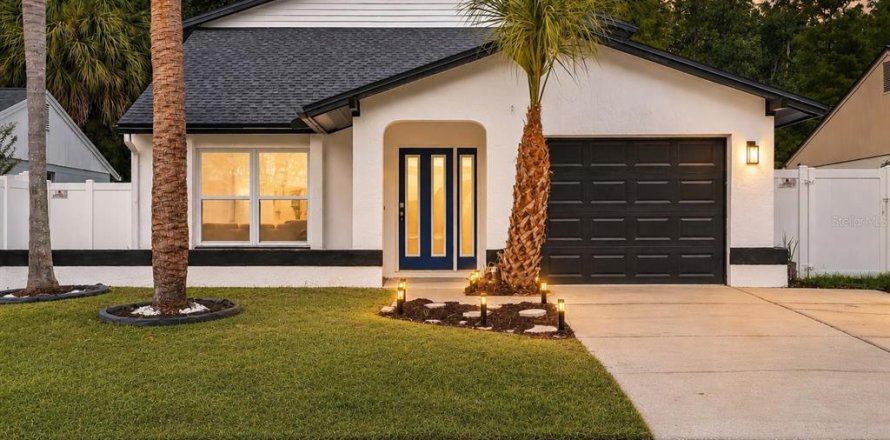 House in Tampa, Florida 4 bedrooms, 130.71 sq.m. № 2330953