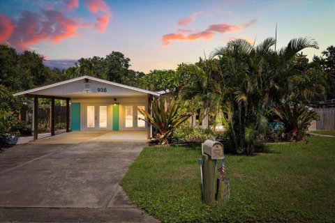 House in Cocoa Beach, Florida 4 bedrooms, 223.52 sq.m. № 1846597 - photo 1