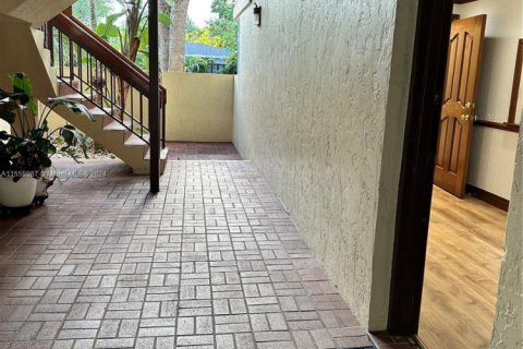 Oficina en alquiler en South Miami, Florida № 1127667 - foto 1