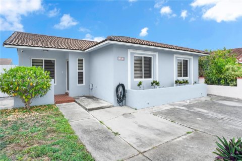 Casa en venta en Miami, Florida, 3 dormitorios, 123.75 m2 № 2000293 - foto 4