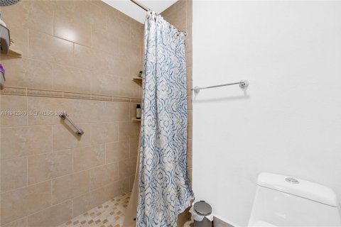 Casa en venta en Miami, Florida, 3 dormitorios, 123.75 m2 № 2000293 - foto 25