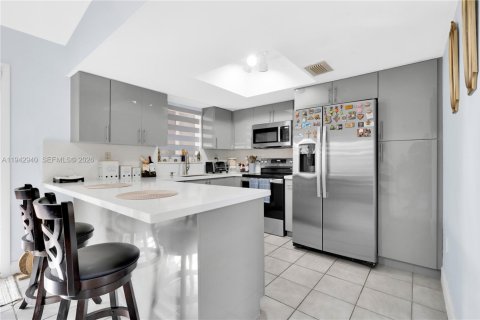 Casa en venta en Miami, Florida, 3 dormitorios, 123.75 m2 № 2000293 - foto 15