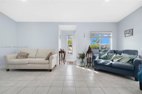 Casa en venta en Miami, Florida, 3 dormitorios, 123.75 m2 № 2000293 - foto 7