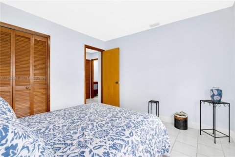 Casa en venta en Miami, Florida, 3 dormitorios, 123.75 m2 № 2000293 - foto 27