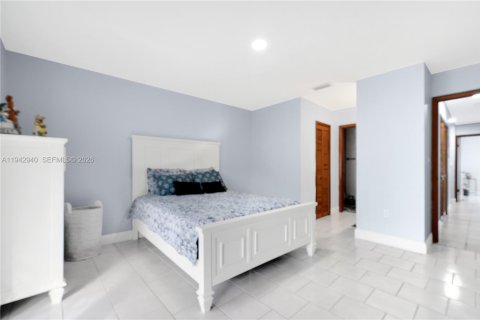 Casa en venta en Miami, Florida, 3 dormitorios, 123.75 m2 № 2000293 - foto 18