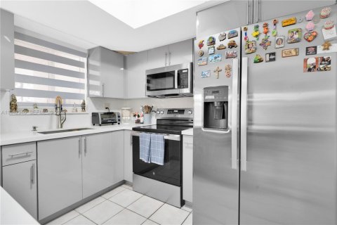 Casa en venta en Miami, Florida, 3 dormitorios, 123.75 m2 № 2000293 - foto 17