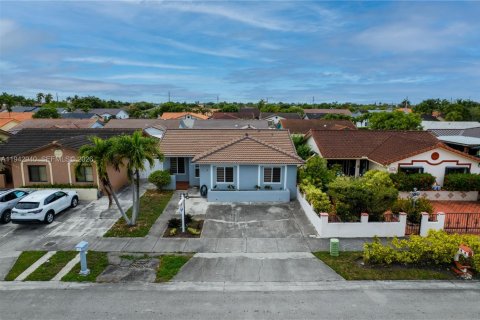 Casa en venta en Miami, Florida, 3 dormitorios, 123.75 m2 № 2000293 - foto 2