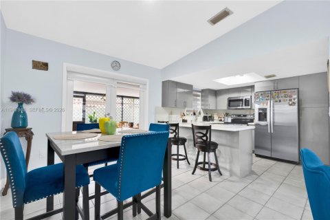 Casa en venta en Miami, Florida, 3 dormitorios, 123.75 m2 № 2000293 - foto 14