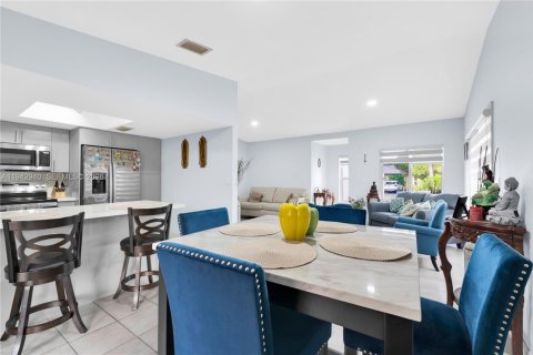 Casa en venta en Miami, Florida, 3 dormitorios, 123.75 m2 № 2000293 - foto 12