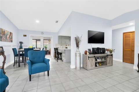Casa en venta en Miami, Florida, 3 dormitorios, 123.75 m2 № 2000293 - foto 10