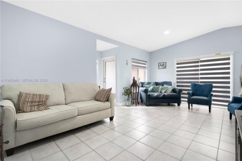 Casa en venta en Miami, Florida, 3 dormitorios, 123.75 m2 № 2000293 - foto 5