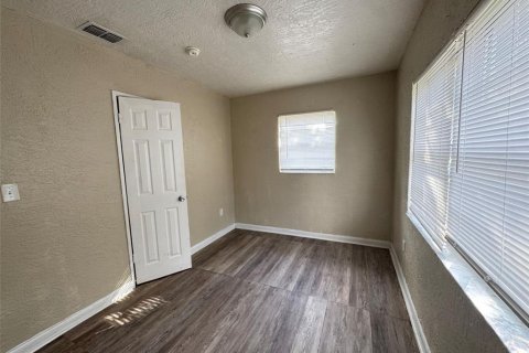 House in Orlando, Florida 4 bedrooms, 139.35 sq.m. № 2109147 - photo 25