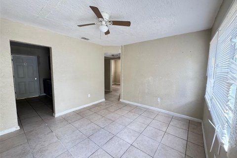 House in Orlando, Florida 4 bedrooms, 139.35 sq.m. № 2109147 - photo 24