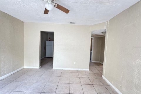 House in Orlando, Florida 4 bedrooms, 139.35 sq.m. № 2109147 - photo 23