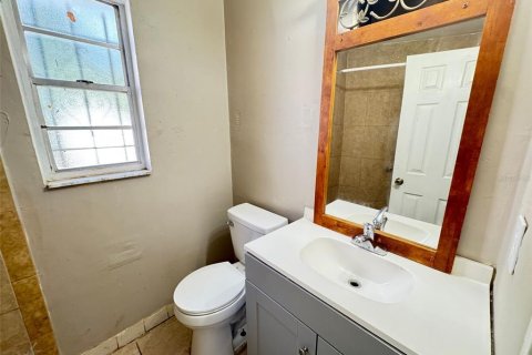 House in Orlando, Florida 4 bedrooms, 139.35 sq.m. № 2109147 - photo 20