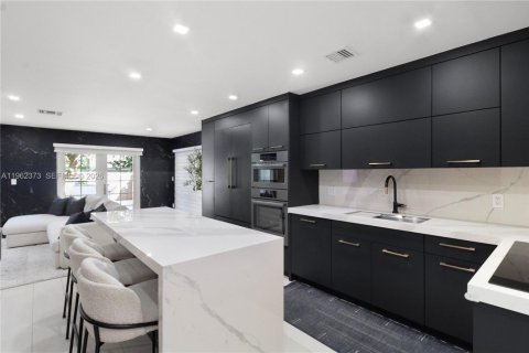 Купить таунхаус в Майами, Флорида 3 спальни, 146.79м2, № 2023886 - фото 15